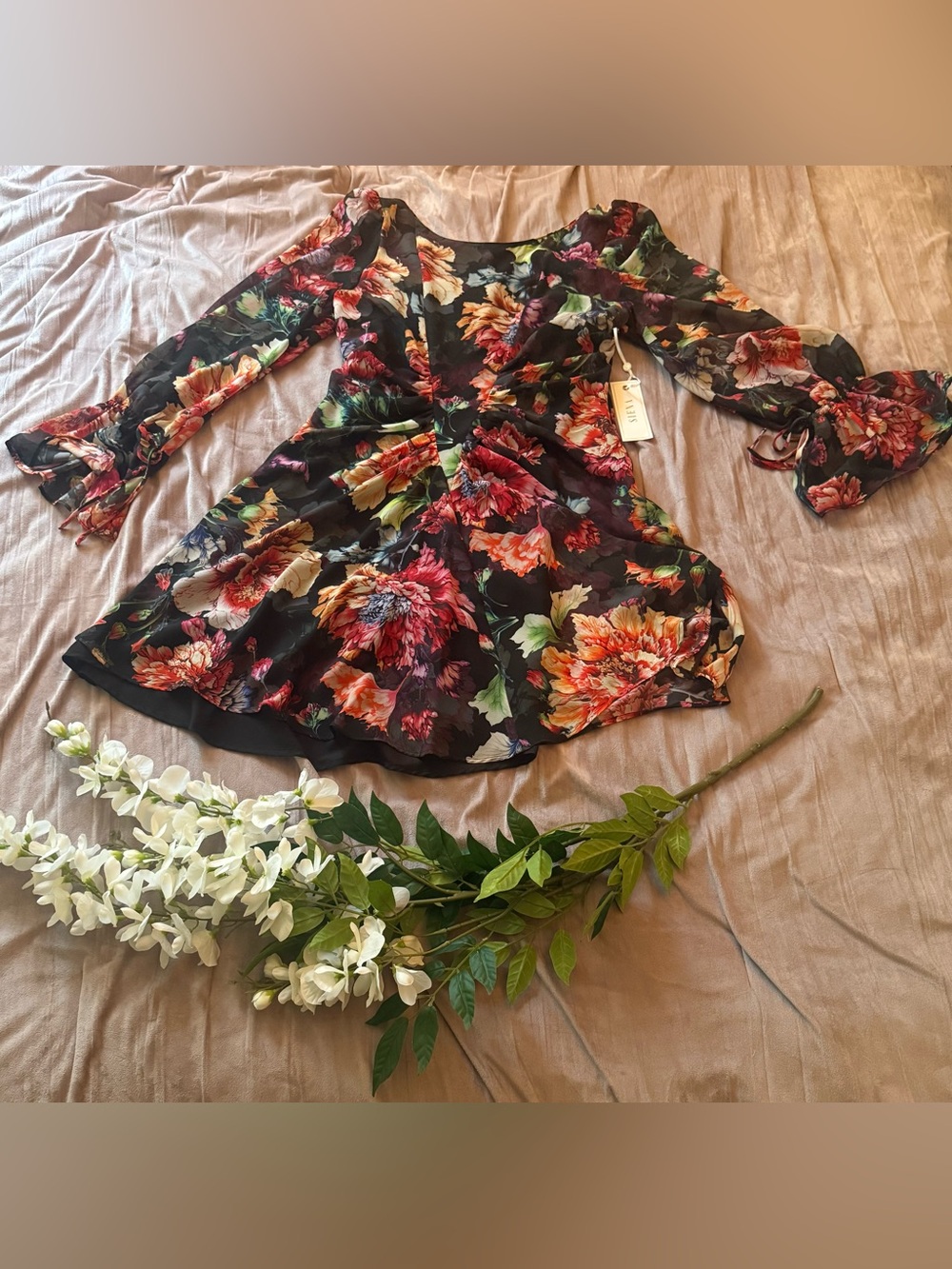 Siena Floral Ruched Dress Size 8 NWT